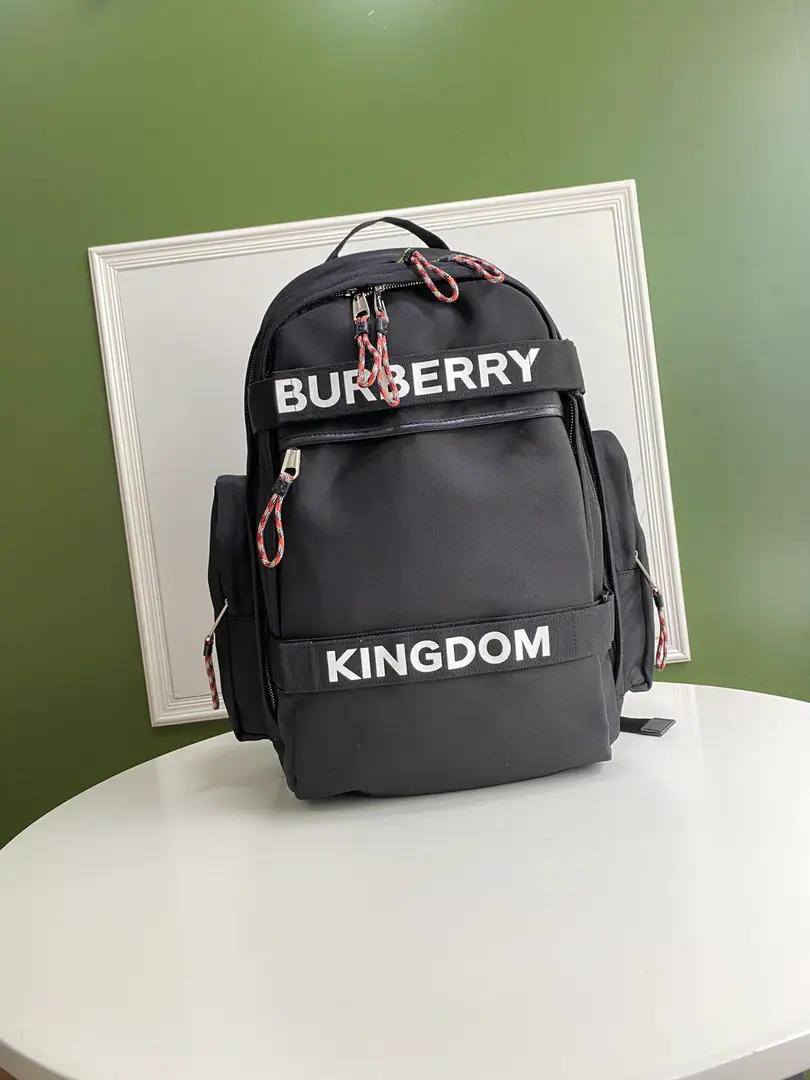 Special level BThe new one, the new one, the two-hand bag., The name comes from the highest mountain in the British Islands.. Two-back belt design, based on traditional mountain-riding packages., Decorating new brand logo, And the chief creative director. Riccardo Tisci It's... BurFirst Show Series Name「Kingdom」. 30 x 20 x 49cm
