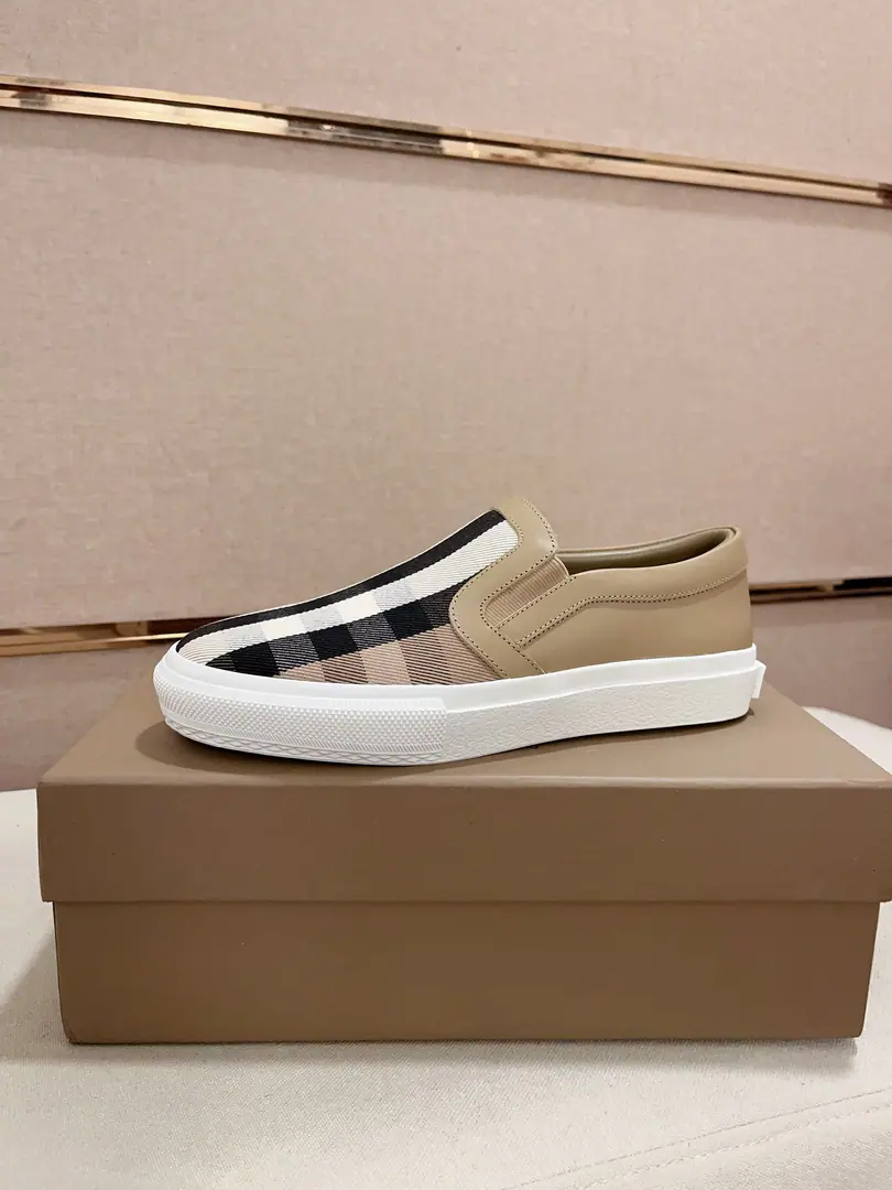 Plant prices: Top Version◾️▫️The new Barbolis' old-school low-ass sneakers., By Vintage The calf's skin is new., Decorating new brand logo. In the top of the cow's skin., Heel. Burberry Letters of the Facing logo, TPUOriginal Base！Codes:38-44. - It's a deal.45