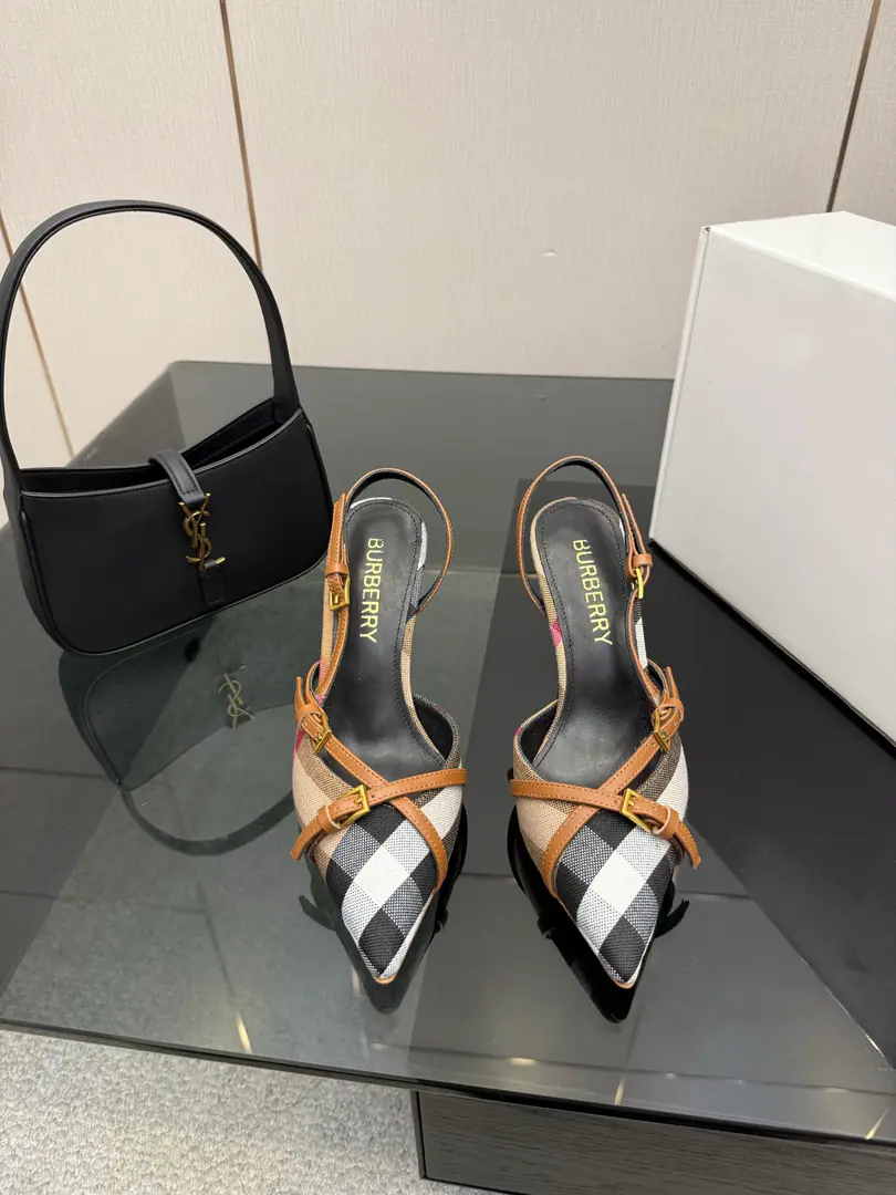 High Version Burberryy- Boboli.2026Spring and summer's new exclusive style of retrograde elegance. High heels. 🎉BURBERRYBobley England.🇬🇧Luxury brands, The rice of the hide., Original1:1Copy, The close-stringed and knitted design of round head regenerated., Decoration of branded grids. ✅Fabulous.: Original cowboy.+Bullskins. ✅Foot.: Customize sheep skins ✅Otsumi!: That's a big one. ✅He's tall.: 8.5cm ✅Codes: 35–41 （40, 41, 42Custom）