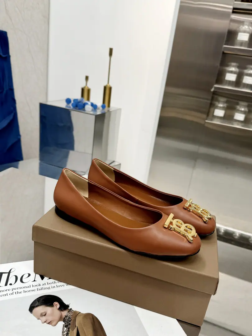 🌈🌈 - Boboli.Burberry Classic square-lined shoes. The least chosen shoe of the oldest so far. It looks good on anyone.👏Don't underestimate the cost of the fabric. We use three layers of cloth on our shoes. Single-story cell stripes imported fibre cloths45One. 3The cost of the floors is... One yards to the left.💪It's just to make sure that the shoe line feels strong. Not mutant, The real one is a hardware button. The inside sheep's skin is stomping. 🇮🇹Simulate the skin. Standard Code🌈35-43(35.40.41.42.43No re-election.)