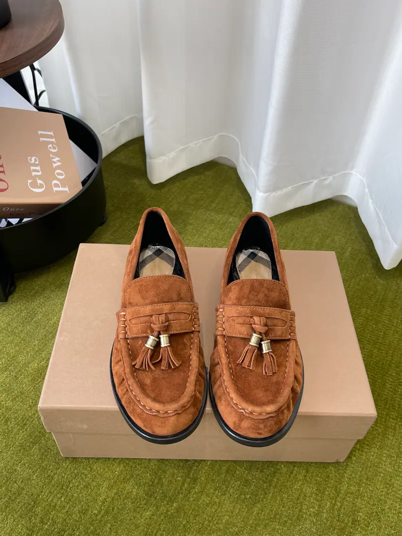 BURBERRY Bobley. - Boboli.BBR 26ss/Spring and summer, new LeFoo shoes. From the designer.Daniel Lee New new designs for LeFoo shoes. This spring and summer is a limit. The counter is very difficult to buy. The upper foot is very soft and very well-dressed. I'm so impressed with my feet. Simple old money to wear. - It's a good one. Quality control is not a worry. Recurdurdo design - A suit?, Dress., The jeans can be easily handled. Low profile and full of spirits. （ZPThe Blue Knight is a real shoe-shoe.） The shoes are in the swirly revelry. Import sheep's skin inside. Original custom-made hardware button Italian imports are so thick. Codes: 35-41（40.41I'll make sure I don't change it.）