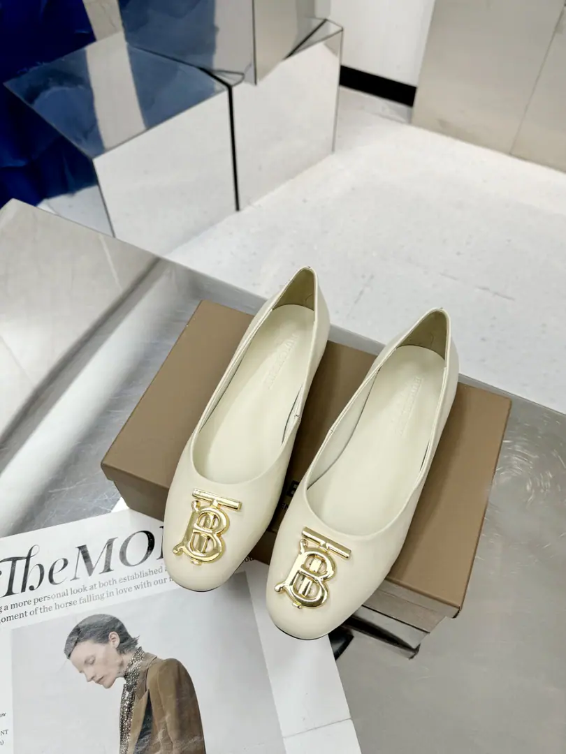 🌈🌈 - Boboli.Burberry Classic square-lined shoes. The least chosen shoe of the oldest so far. It looks good on anyone.👏Don't underestimate the cost of the fabric. We use three layers of cloth on our shoes. Single-story cell stripes imported fibre cloths45One. 3The cost of the floors is... One yards to the left.💪It's just to make sure that the shoe line feels strong. Not mutant, The real one is a hardware button. The inside sheep's skin is stomping. 🇮🇹Simulate the skin. Standard Code🌈35-43(35.40.41.42.43No re-election.)