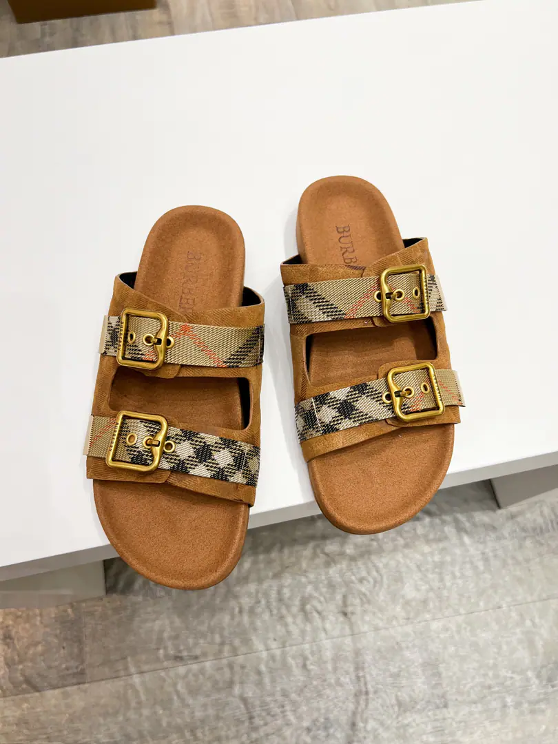 BurberrBobo.UrchinSeries Gravity Thick Shoes. UrchinShoes. It's made of soft, anti-feather leather., Made in Italian craftsmen.. I'm putting a lot of pressure on the grid., The branded logo for the bottom of the stamped shoe.. & Make modifiable B Font-button Ring, It's decorated and swirled. Burberr Gravity, In a symbolic sammy. Send a cabinet for fine packaging🛍📦 ▪️Fabulous.: Original customized head-level cattle skin ▪️Uchi.: Imports of soft sheep skins ▪️Shoes under the sole.: Original Open-Screen Double ColourTPUMaterial ▪️Bottom: 2CM ▪️Size: Men39-44（Custom45