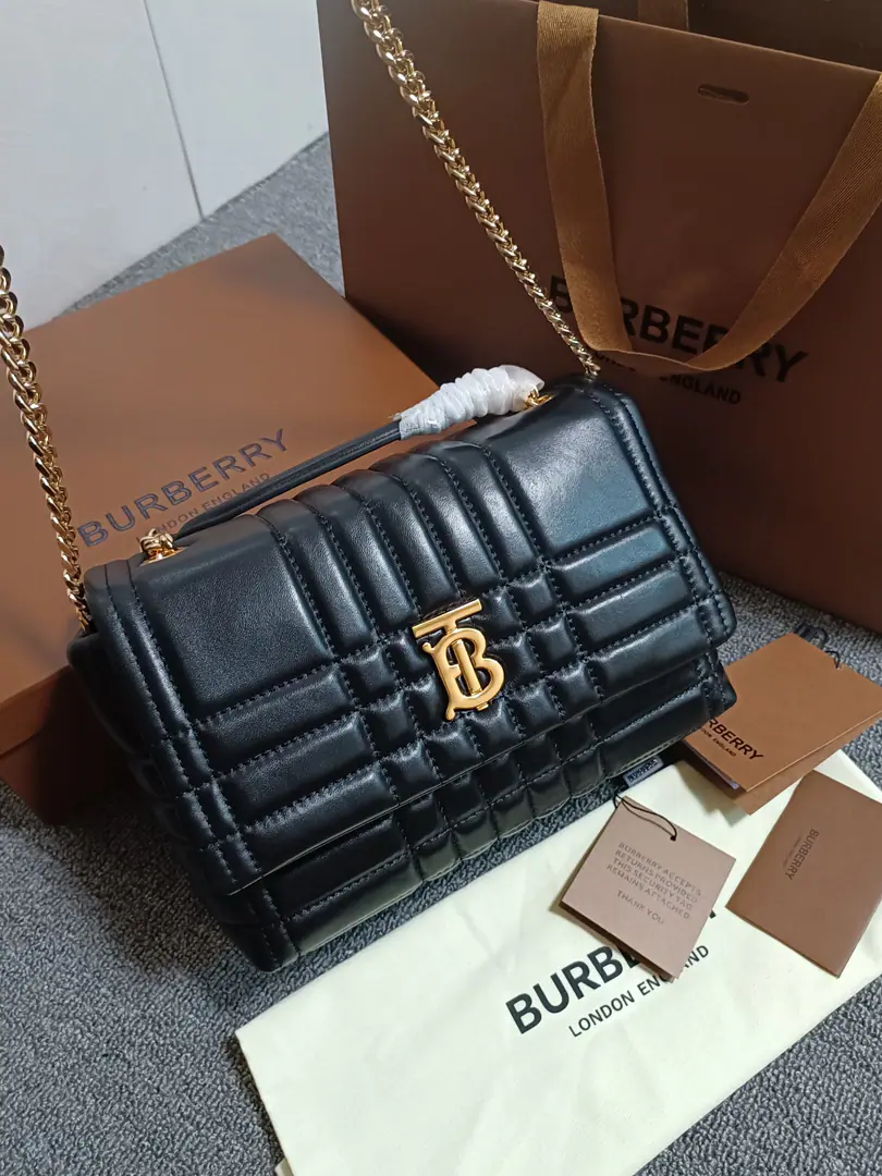 BThe new paragraph was made with Italian lamb-skinners., DecorationThomas BurberryExonyms, The chain of the glitter.. ♪ And I can't bear ♪, Or use the top handle to make hands and make them.. Numbering: 90262 Dimensions: 26 - 10 - 18cm85486080