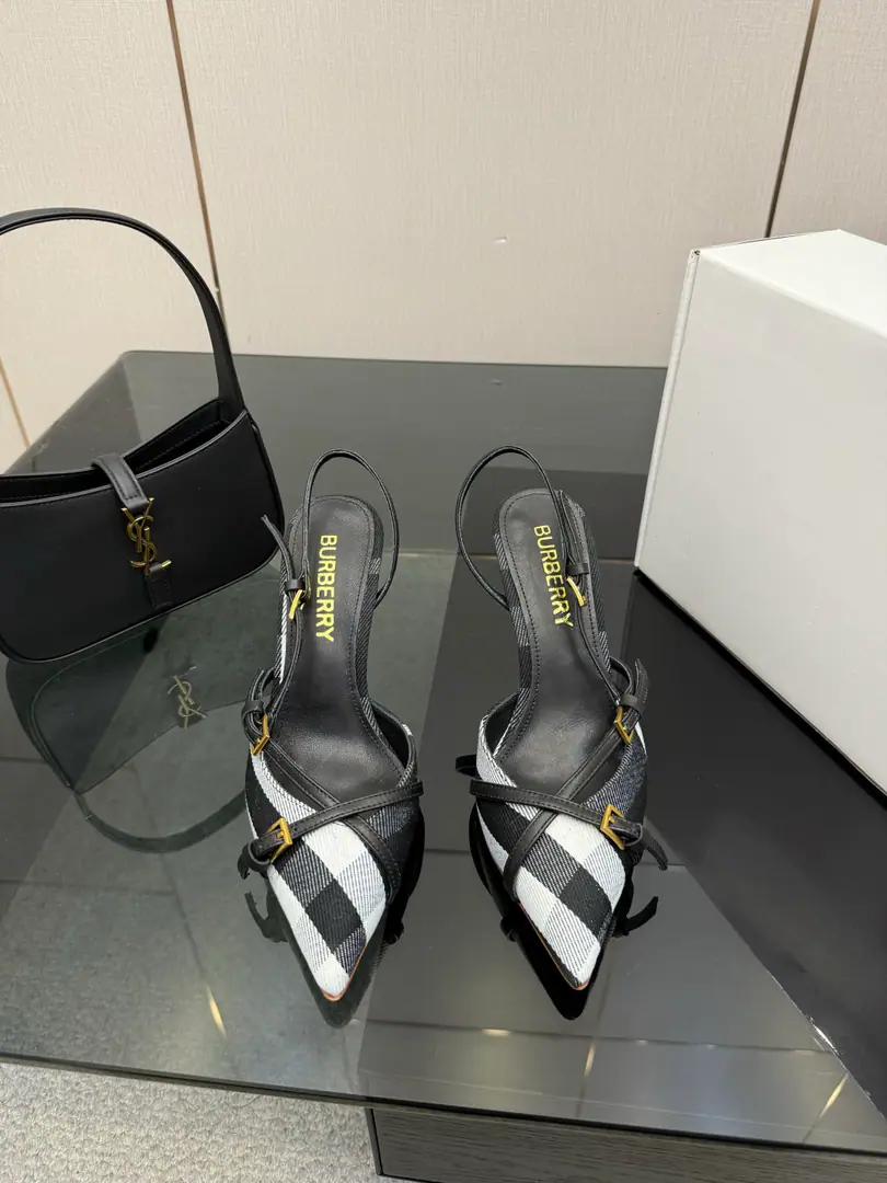 High Version Burberryy- Boboli.2026Spring and summer's new exclusive style of retrograde elegance. High heels. 🎉BURBERRYBobley England.🇬🇧Luxury brands, The rice of the hide., Original1:1Copy, The close-stringed and knitted design of round head regenerated., Decoration of branded grids. ✅Fabulous.: Original cowboy.+Bullskins. ✅Foot.: Customize sheep skins ✅Otsumi!: That's a big one. ✅He's tall.: 8.5cm ✅Codes: 35–41 （40, 41, 42Custom）