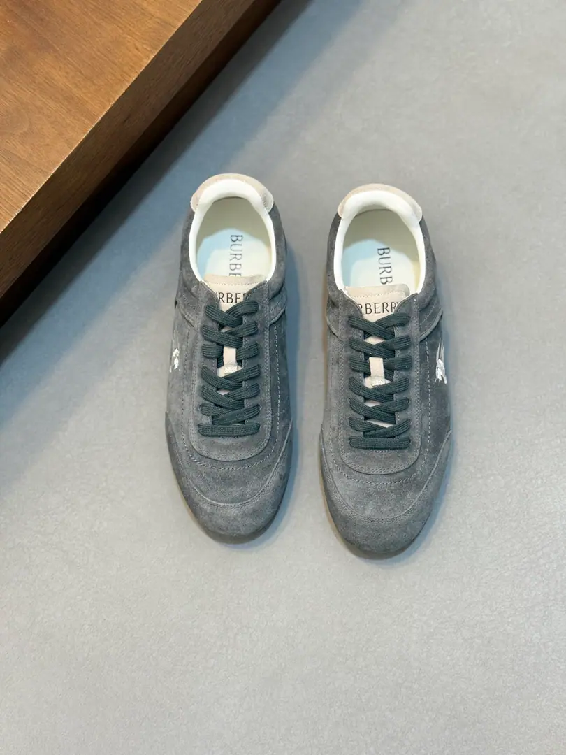 𝐁𝐔𝐑𝐁𝐄𝐑𝐑𝐘# Bobley's new Margo-Little and all the new balconies.·- Boboli.（Burberry）Classic Prototypes It's a really nice shoe.··Knight's blue skates. Finally, I see the latest slanting sneakers really look good., I can do whatever I want. Sports shoes, It's made of cotton-combined fabric.. Made in Italian craftsmen., Decorative Swirl Burberry Gear. With a lined and twig shoelace on the eye of the net., The rubber shoe bottom is a collection. Burberry Letter logo. From Burberry The classics., The necessary provision for the closet is interpreted in a branded style.. The knight's logo is on the side of round-shoes and tongue.（EKD）Label leather shoes mats, Shoes bottom strap. Burberry Letter logo size: 38-44（38, 45, 46Do it.）