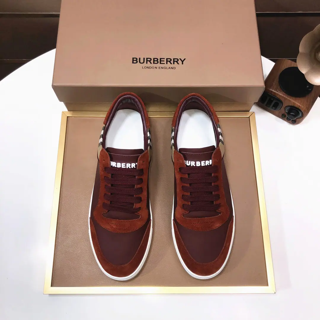 Plant 【burberry- Boboli.】Classic low-band sneakers.｜Imported cattle skin with classic glycerine.｜In the sheep's skin.｜Original Base｜The finest things to wear are comforts. Size: 38-44（45Do it.）
