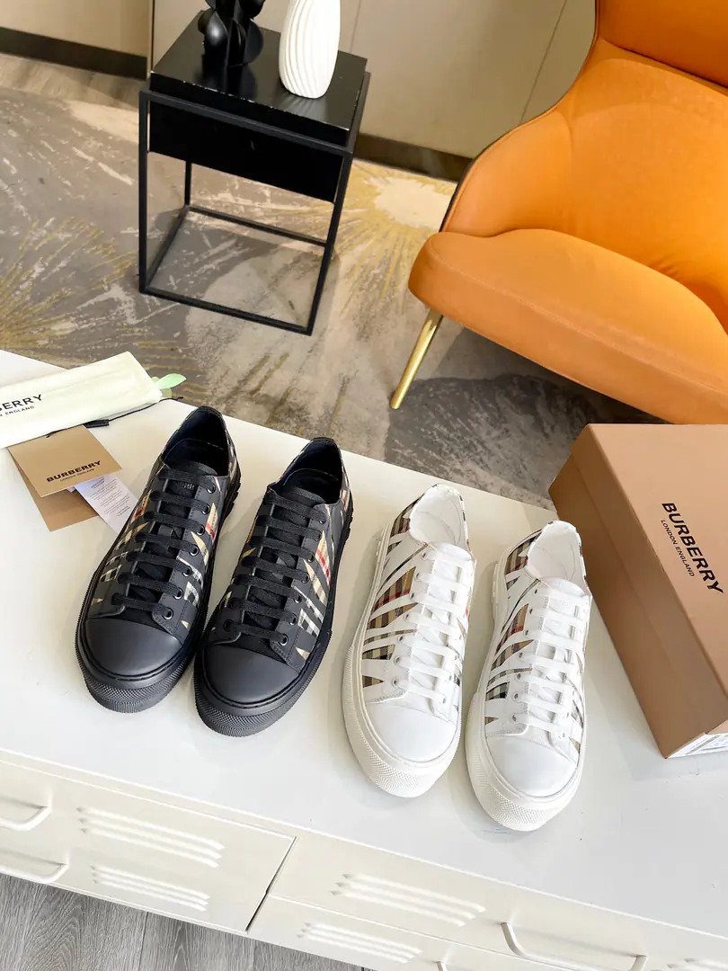 MenP BurberryBobley.2023- A bunch of low-ass sneakers., Use the latest gel process., - I'm a little bit of a cotton-coloured., A bright eye with a contrasting logo stamp and brand logo.. ✅Fabulous.: %Cotton ✅Reeb.: Cotton, Note plastic feet ✅Otsumi!: PlainTPU ✅Colours: Black ✅Codes: 40-45（45Custom） ✅Packaging: Plaster packaging