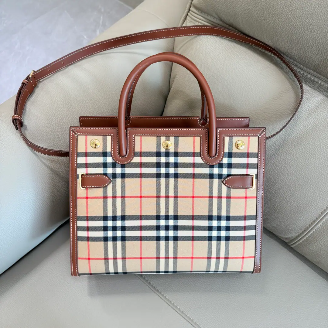 Special level BIt's a good home.「Title - The tae bag.」, Select Collection Vintage The Shaggy Shape., Decoration of smooth leather edges and three nails. We can use the top handle on the handkerchief., Or make a shoulder shape with a remixable back belt.. 32 x 15 x 25cm🌟Model2661
