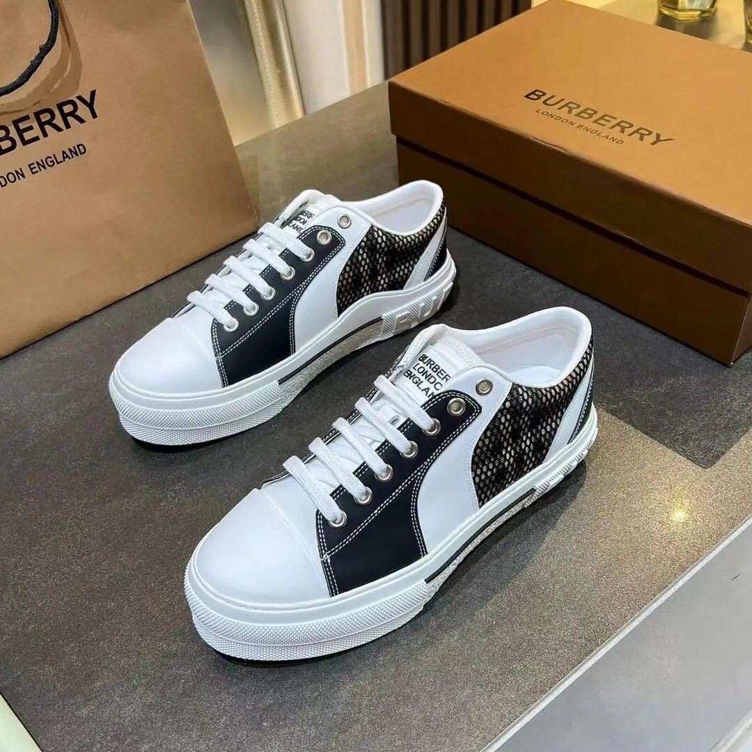 Plant prices Men plus10 🔥🔥🔥BURBERRY🔥🔥🔥Top-level sports shoes, Match House A British cotton-twilighting tailor.. ✅Shoe.: 63%Cowskin., 37%Cotton👍Decoration: %Polyurethane ✅inside: Skins of sheep. ✅Shoes under the sole.: %Polyurethane👍Tie the joint. Heel's got a heel. Burberry Stereo-letter logo ✅Box packing, One-to-one version.🔥🔥🔥 ✅Codes: 35-46（Sold35-45.46）