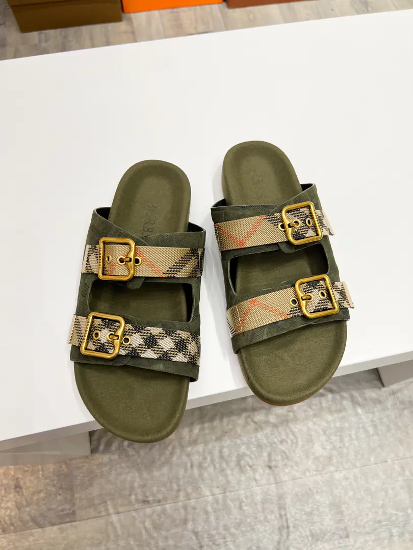 BurberrBobo.UrchinSeries Gravity Thick Shoes. UrchinShoes. It's made of soft, anti-feather leather., Made in Italian craftsmen.. I'm putting a lot of pressure on the grid., The branded logo for the bottom of the stamped shoe.. & Make modifiable B Font-button Ring, It's decorated and swirled. Burberr Gravity, In a symbolic sammy. Send a cabinet for fine packaging🛍📦 ▪️Fabulous.: Original customized head-level cattle skin ▪️Uchi.: Imports of soft sheep skins ▪️Shoes under the sole.: Original Open-Screen Double ColourTPUMaterial ▪️Bottom: 2CM ▪️Size: Men39-44（Custom45