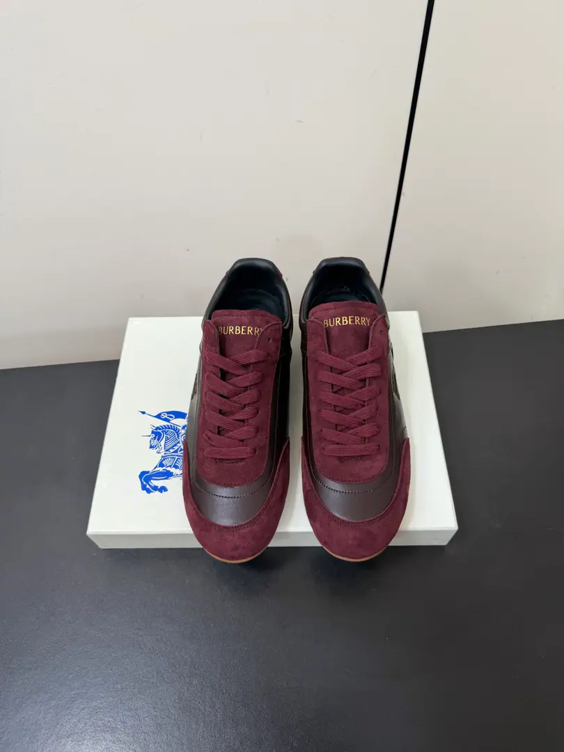 Men Burberry- Boboli.Knight Runner Series Couple money. Leisure Sports shoes - Tetsu. Knight Runner Sports shoes, A brand-marked new thing., Show currentline-like contour and simple appearance. It's made of the anti-feather leather., It's a work of art in Italy.. Low-pitched, A low profile, a symbol of the Knight of Horses.（EKD）Embroidery, Heel decoration. Burberry Gear Ripple Details. Light rubber soles are integrated into the grid stripes., I'm gonna get my bottom grip. Send a cabinet for fine packaging Fabulous.: Original customized head-level cattle skin Uchi.: Imports of soft sheep skins Shoes under the sole.: Original modeling of slide-resistant rubber material Bottom: 2CM Size: 35-45（Women40Men45Custom without re-offer）