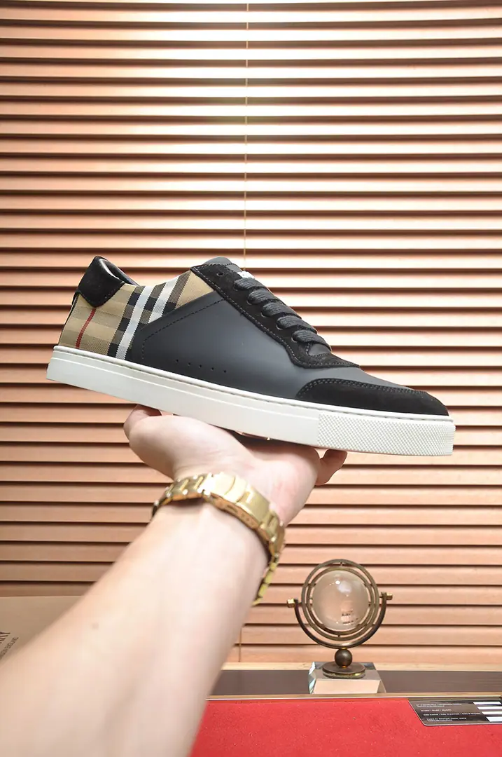Get out of the factory. 【burberry- Boboli.】（In the cow's skin.）Classic low-band sneakers.｜Imported cattle skin with classic glycerine.｜In the cow's skin.｜Original Base｜The finest things to wear are comforts. Size: 38-44（45Do it.）
