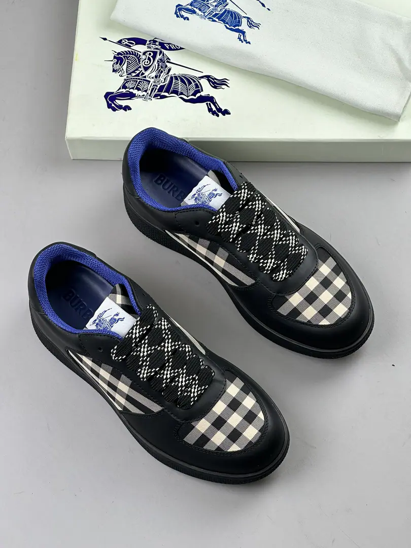 The Bavori Network is synchronizing the latest update. Sports shoes, It's made of smooth little cow skin.. It's a work of art in Italy., A little bit of a mix of brand-specific material. Use the net eye liner., Shoes belts are integrated into large-sized grids., The rubber shoe bottom is a collection. Burberry Letter logo. Bandage Design Round shoe head. The horse's knight's logo is on the shoe tongue.（EKD）Label Leather shoes. Shoes bottom strap. Burberry Letter logo Normal leather shoe size.39 40 41 42 43 44