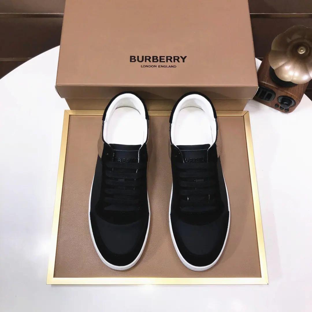 Plant 【burberry- Boboli.】Classic low-band sneakers.｜Imported cattle skin with classic glycerine.｜In the sheep's skin.｜Original Base｜The finest things to wear are comforts. Size: 38-44（45Do it.）