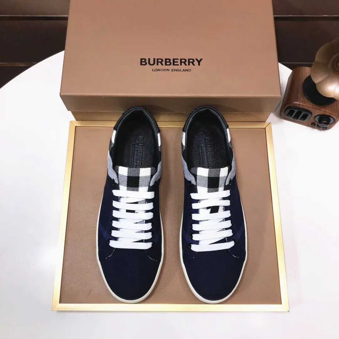 Plant 【burberry- Boboli.】Classic low-band sneakers.｜Imported cattle skin with classic glycerine.｜In the sheep's skin.｜Original Base｜The finest things to wear are comforts. Size: 38-44（45Do it.）
