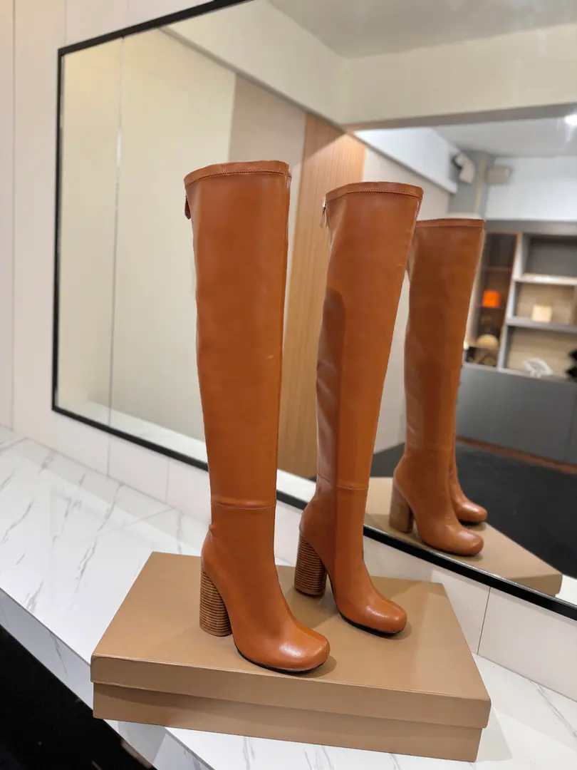 Plant price: 𝘽𝙪𝙧𝙗𝙚𝙧𝙧𝙮𝙮 The exclusive launch of the round-head logo and the stun boots.👢 🎉BURBERRYBobley England.🇬🇧Luxury brands, Original1:1Copy, Close-armed boots., Design round boots with a thick heel., Decoration branding pattern. 🆕🆕🆕 ⚠Boots.: Italy🇮🇹Erasing, ♪ In the inside, you'll have to put your feet on the skin ♪, Italy🇮🇹That's a big one.💞！！！ ✅Fabulous.: Import Italian ballistics ✅Otsumi!: The original is really a big one. ✅He's tall.: 𝟏𝟎.𝟓𝙘𝙢 ✅- A bag.: The ancient classics of the leather bag and... ✅Codes: 𝟑𝟒-𝟒𝟏（𝟑𝟒.𝟒𝟎.𝟒𝟏Do it.） ✅Humming: 𝟓𝟖𝙘𝙢 ✅Boots.: 𝟑𝟕𝙘𝙢