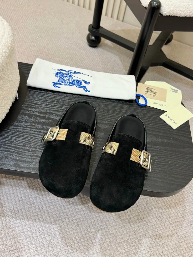 Photo-based man.,Female！ Burberry2025Brickham slippers out of the oven., It's made of soft anti-featur., It's a work of art in Italy.. I'm putting a lot of pressure on the grid., The soles of the pressurized shoes., It's a top-end logo.. & Make modifiable B Font-button Ring, A symbolic sand with decorated flowers. Burberry Gravity. ✅Fabulous.: Counter-featur. ✅Reeb.: In silk cow. ✅Otsumi!: TPU ✅Colours: Black, Brown., Pink, Almond., 4Colour Optional ✅Codes: Men and women35-45（35,45Custom）