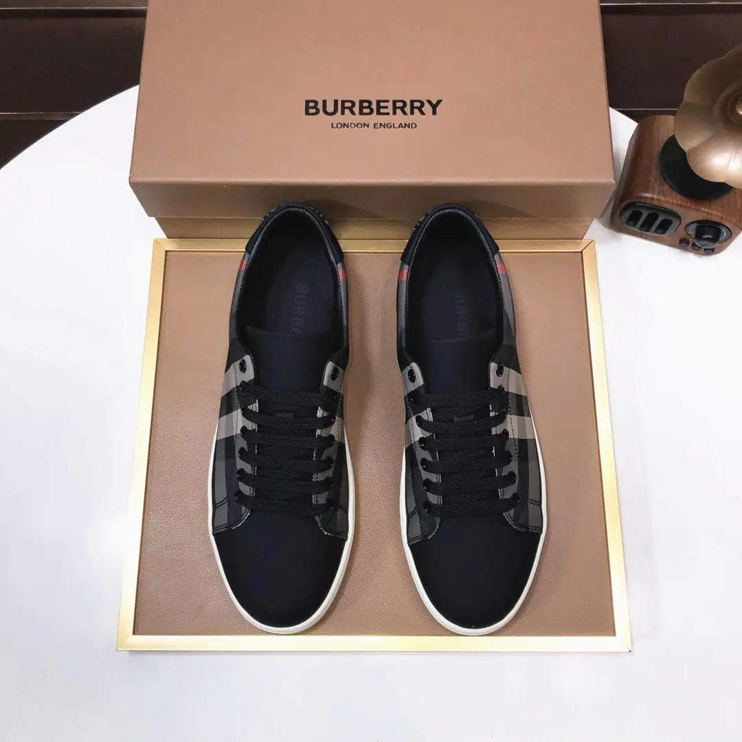 Plant 【burberry- Boboli.】Classic low-band sneakers.｜Imported cattle skin with classic glycerine.｜In the sheep's skin.｜Original Base｜The finest things to wear are comforts. Size: 38-44（45Do it.）
