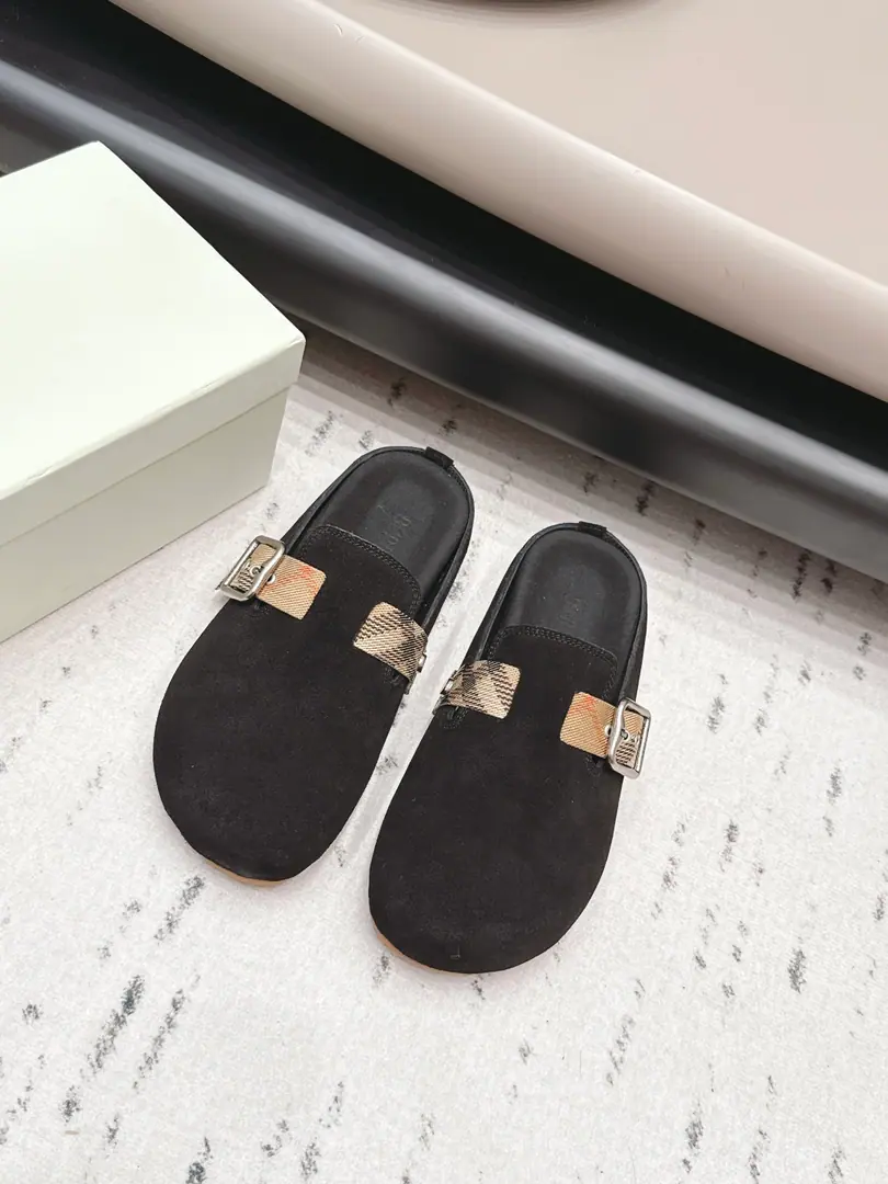 Get out of the factory.: Couples. 《Unique top version》 BURBERRY- Boboli.26vsThe couple Muller's half-trawn.…… 【A couple of moller's half-slippers.】 ♪ With a lot of red ♪, Japanese sub-purchase into original, This series will be available., I bought the whole series at a very high price., I'm just gonna get a plate.[Bomb] The soles are really big., Three real skins are made of the strips., The rubber base is really good on the market.Low, The high-end version recognizes my home.！It's been a long time., We're just getting out of here.！Just trying to be the best.🖖🏻. The original shoe box is not about atmosphere.. It's gonna be amazing.💁 ❶Fabulous.: Original custom, skin ❷Uchi.: Original customized sheep skin ❸Foot.: Original customized sheep skin ❹Shoes under the sole.: Original open-up double-colour background ❺Packaging: Original package ❻Codes: 36-44（Women35.41.Men39.45.Custom） ☀Colours:Synchronise update of the network