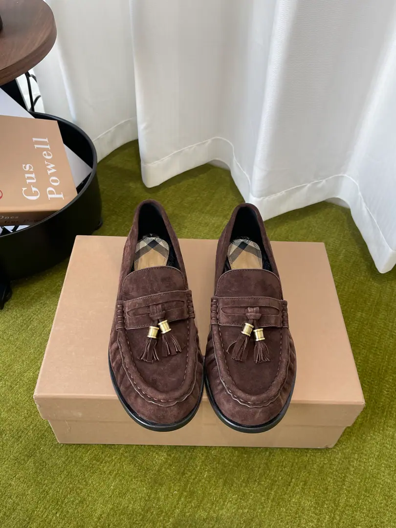 BURBERRY Bobley. - Boboli.BBR 26ss/Spring and summer, new LeFoo shoes. From the designer.Daniel Lee New new designs for LeFoo shoes. This spring and summer is a limit. The counter is very difficult to buy. The upper foot is very soft and very well-dressed. I'm so impressed with my feet. Simple old money to wear. - It's a good one. Quality control is not a worry. Recurdurdo design - A suit?, Dress., The jeans can be easily handled. Low profile and full of spirits. （ZPThe Blue Knight is a real shoe-shoe.） The shoes are in the swirly revelry. Import sheep's skin inside. Original custom-made hardware button Italian imports are so thick. Codes: 35-41（40.41I'll make sure I don't change it.）