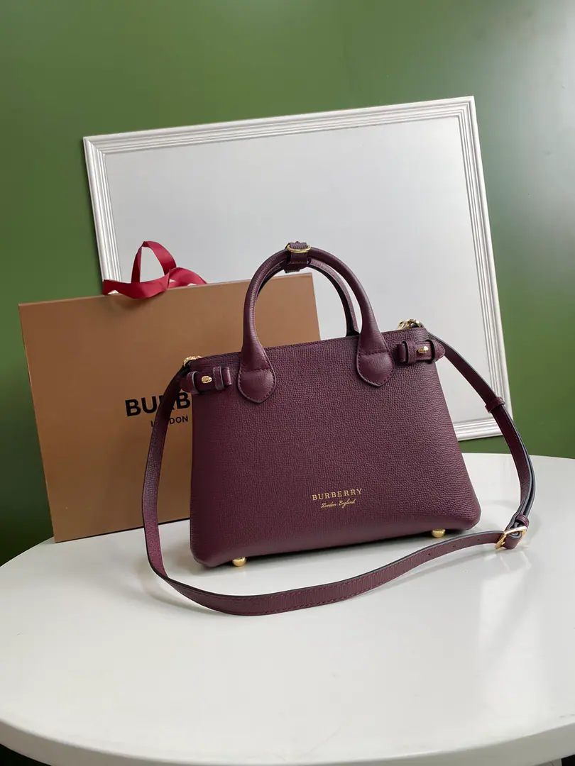 Special level British ordersBbr The BannerTóth. House Gravity-stamped leatherbane handbags. Soft structural senses package selection of granular leather andHouse CheckThe glyphs are carefully crafted. Detachable leather shoulder belt The latest fabric is different from the old one. Small26cm🌟7131