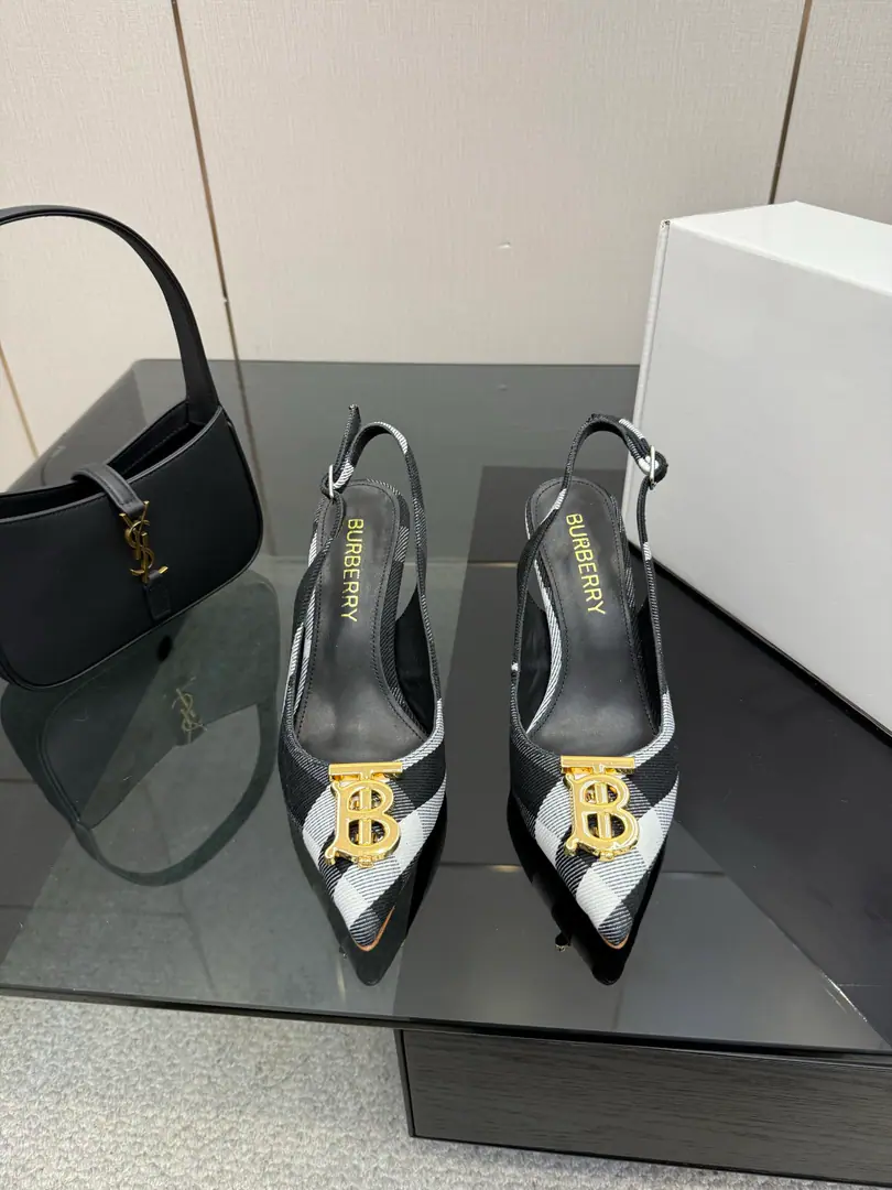 High Version Burberryy- Boboli.2026Spring and summer's new exclusive style of retrograde elegance. High heels. 🎉BURBERRYBobley England.🇬🇧Luxury brands, The rice of the hide., Original1:1Copy, The close-stringed and knitted design of round head regenerated., Decoration of branded grids. ✅Fabulous.: Original cowboy.+Bullskins. ✅Foot.: Customize sheep skins ✅Otsumi!: That's a big one. ✅He's tall.: Floor, 8.5cm ✅Codes: 35–41 （40, 41, 42Custom）