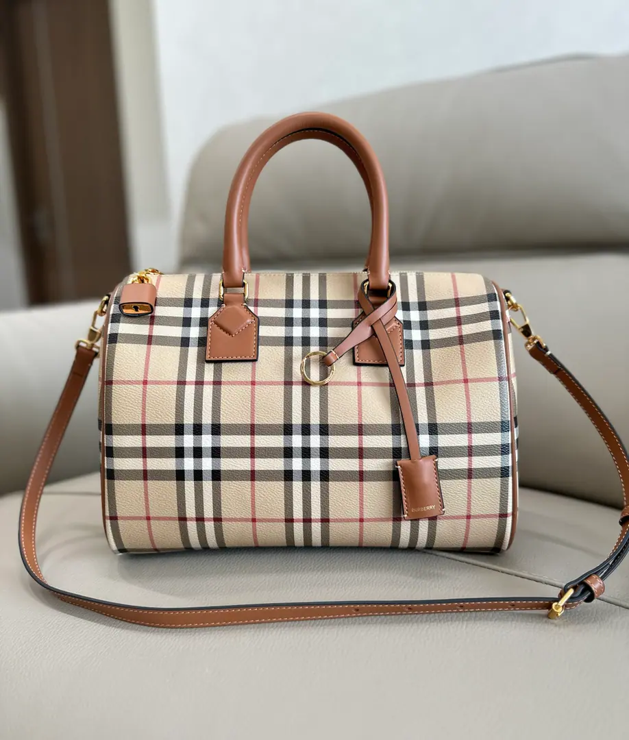 Special level burThe latest scab-tied bowling bag.❤️ The material is a green waterproof tarpaulin. I'm not gonna be a pain in the ass. Large capacity It's a hundred. Red Masters' Pump This year's savings are due. 🌟 Dimensions:30.15.21🌟Model4961