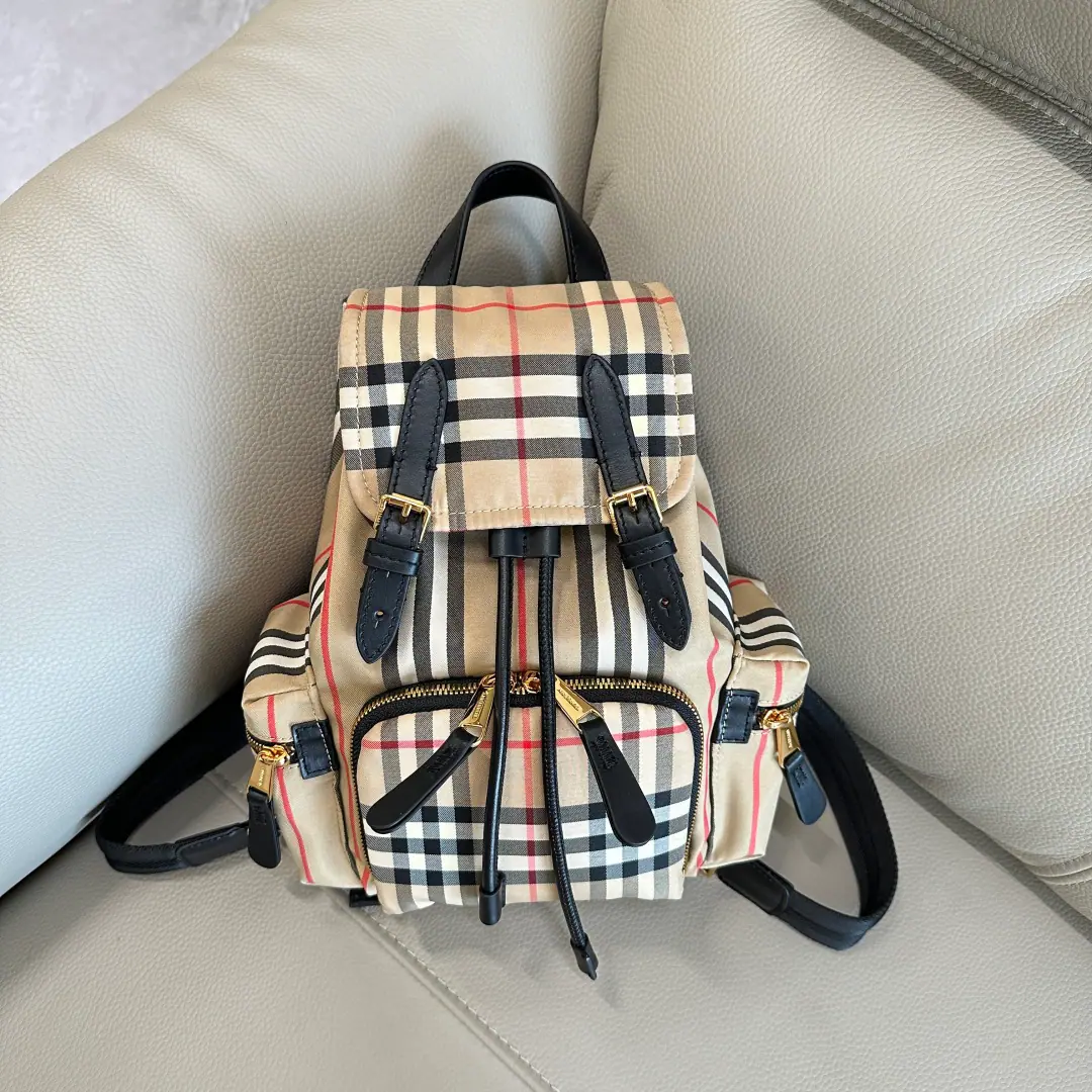 Special level SmallRucksackThere's no reason why the army backpack doesn't love him.🤪Don't look at it. Maybe it's a fake. Dimensions16*26🌟Model1641