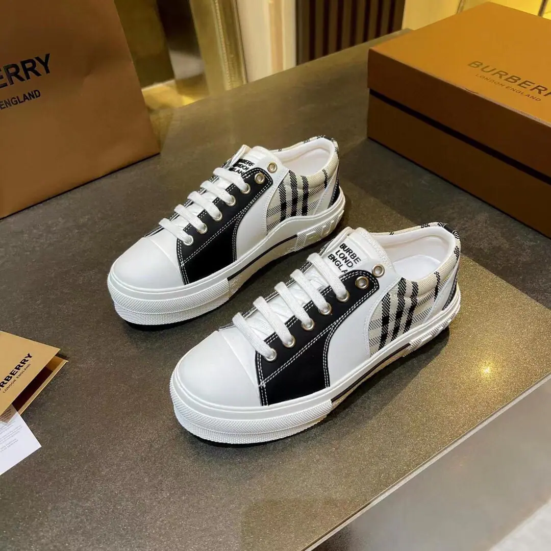 Plant prices Men plus10 🔥🔥🔥BURBERRY🔥🔥🔥Top-level sports shoes, Match House A British cotton-twilighting tailor.. ✅Shoe.: 63%Cowskin., 37%Cotton👍Decoration: %Polyurethane ✅inside: Skins of sheep. ✅Shoes under the sole.: %Polyurethane👍Tie the joint. Heel's got a heel. Burberry Stereo-letter logo ✅Box packing, One-to-one version.🔥🔥🔥 ✅Codes: 35-46（Sold35-45.46）