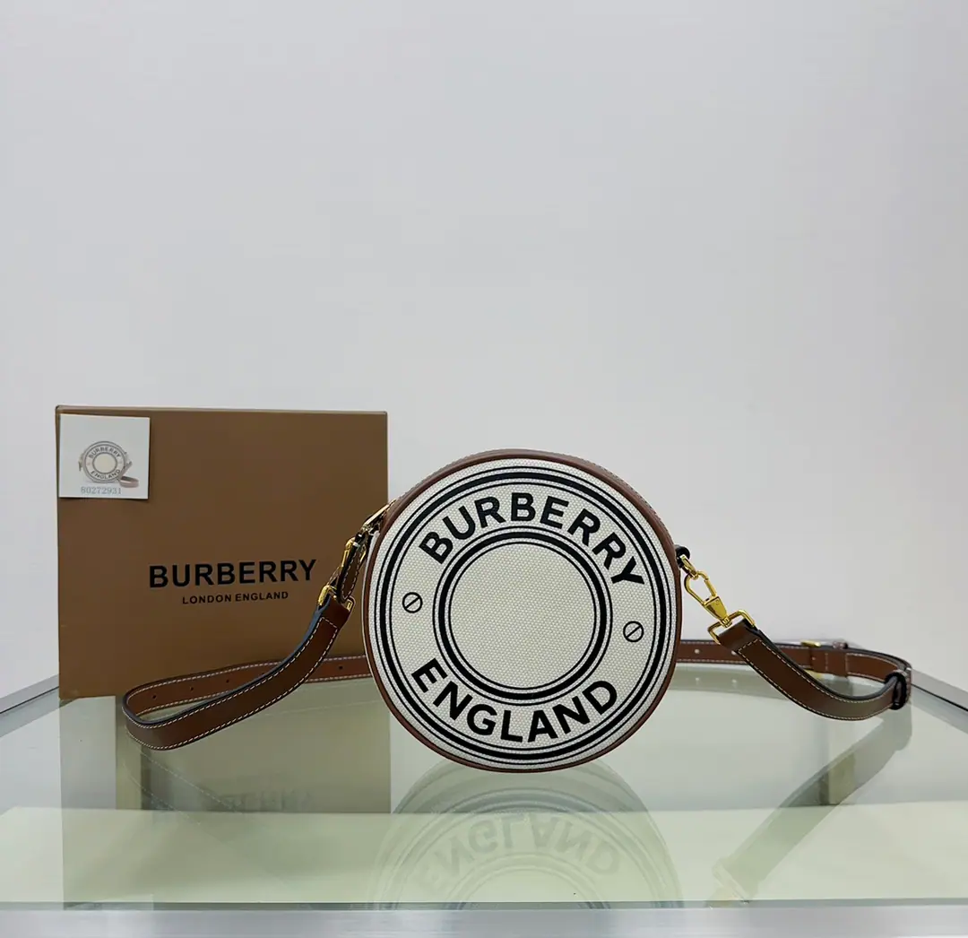 Special level BA fine circle at home.「Louise – Louise Bob.」, I'm gonna use cotton canvas to make it out of leather., Brand logo.. The name comes from the daughter of Queen Victoria. Louise, She's also an artist and a gender advocate.. Packages can be slashed, Or take off the back belt and make a bag of your hand.. Dimensions: 17 x 7 x 17cmModel2931