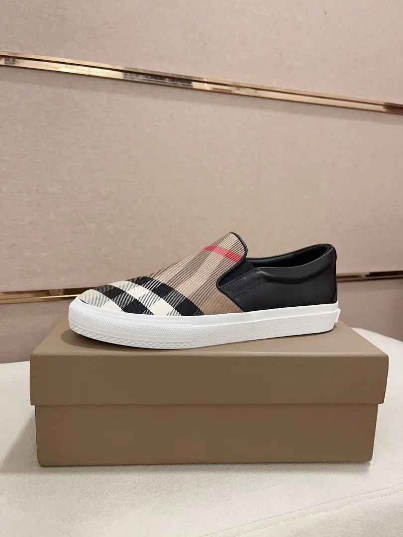 Plant prices: Top Version◾️▫️The new Barbolis' old-school low-ass sneakers., By Vintage The calf's skin is new., Decorating new brand logo. In the top of the cow's skin., Heel. Burberry Letters of the Facing logo, TPUOriginal Base！Codes:38-44. - It's a deal.45