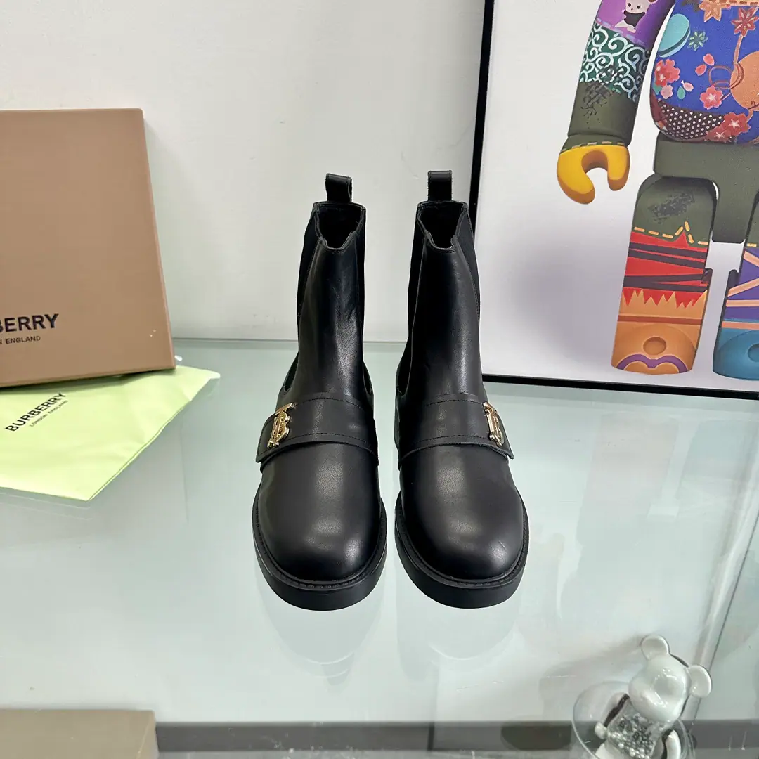 New paragraph BURBER*YThe owner of the counter is making a call., Designed by a celebrity. It's a pair of the bar's own style. The shoes are top-of-the-skin.+In the sheep's skin. A sheep's skin cushion. It's definitely the fashion-led element of the year.👄 It also continues the classic design. It's good to be on either side. And I'm sure I'm not going to be a hero. ～I'll make you look all right.！😁You're a good-looking guy. You're a pretty good-looking guy.💋Why don't you get a pair of them?！ The agents are moving fast.！The transmission will blow.！！！！ Codes: 34-40(34.40No re-election.)