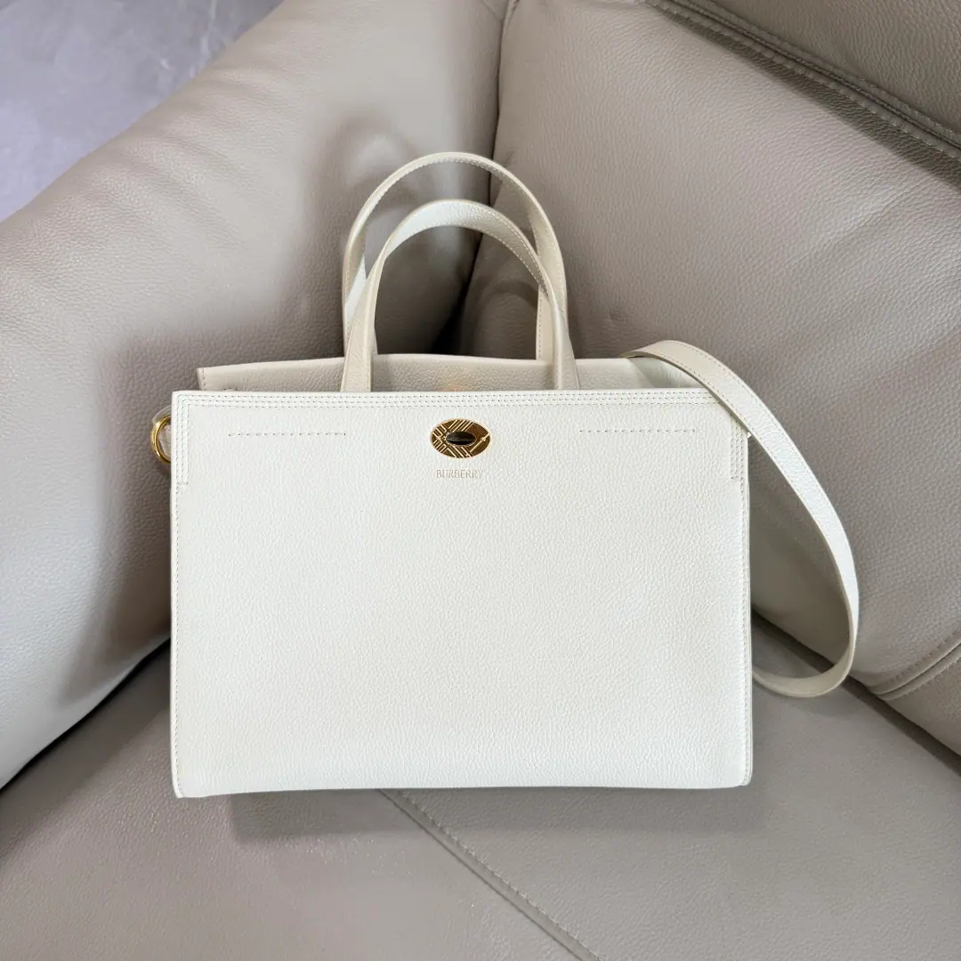 Special level 30cm BA new Tote bag., For Italian imports of peared calf skins., Combination with cotton coiling line, Swirling with iconic sandBurberryGear. Fine-cut-in-the-curve, open-cut and Oral ring accessories, It's inspired by branding. Trench The windcoat belt design.. But carry it with your hands., Or the shoulder belts.30×13×22 Model3431