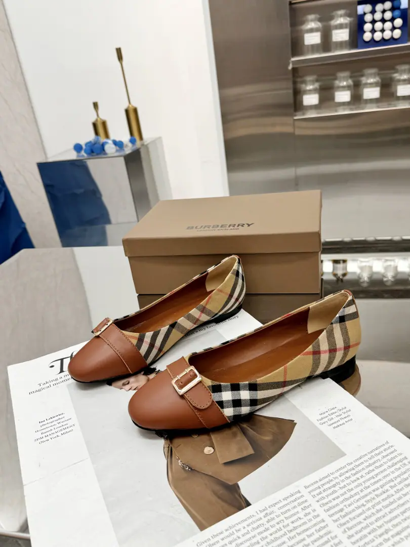 🌈🌈- Boboli.Burberry Classic square-lined shoes. The least chosen shoe of the oldest so far. It looks good on anyone.👏Don't underestimate the cost of the fabric. We use three layers of cloth on our shoes. Single-story cell stripes imported fibre cloths45One. 3The cost of the floors is... One yards to the left.💪It's just to make sure that the shoe line feels strong. Not mutant, The real one is a hardware button. The inside sheep's skin is stomping. 🇮🇹Simulate the skin. Standard Code🌈35-43(35.40.41.42.43No re-election.)
