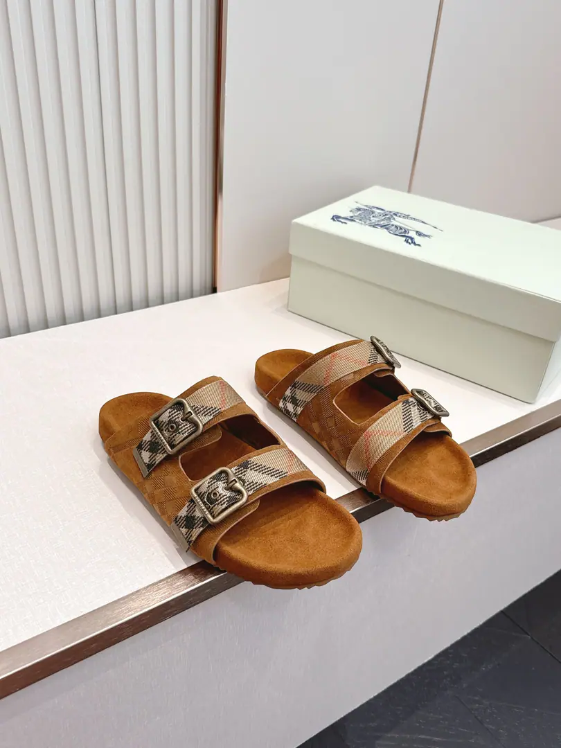 - Boboli.Burberry Classic slippers. It's made of soft anti-featur., It's a work of art in Italy.. I'm putting a lot of pressure on the grid., The soles of the pressurized shoes., It's a top-end logo.. & Make modifiable B Font-button Ring, A symbolic sand with decorated flowers. Burberry Gravity. Fabulous.: Counter-featur./Bullskins. Reeb.: In silk cow. Otsumi!: Rubber bubbles Codes: Female size35/41（35, 41Custom） Men38/45（45Custom）