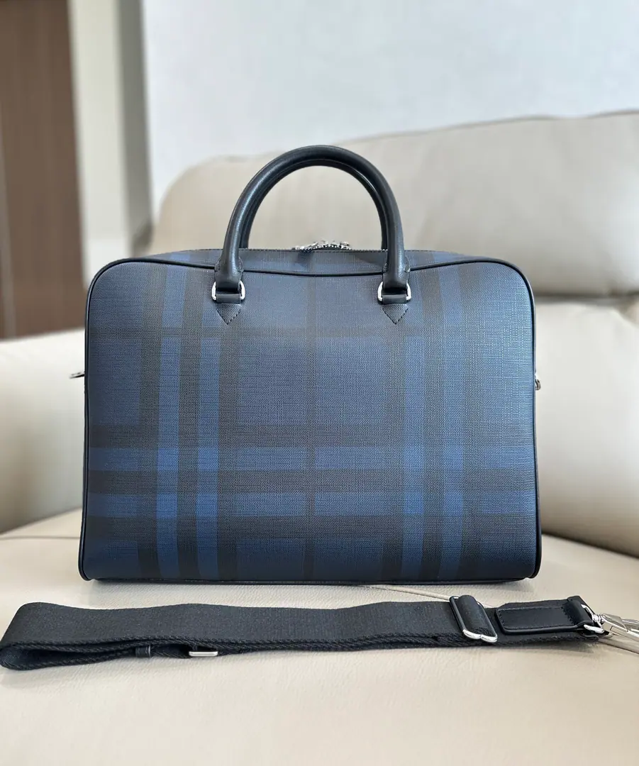 Special level BHome is new.London Texture briefcase, A pair of leather edged accessories.. It makes a hand-made shape., Or use a detachable strap to make it easier for your shoulder.. Commodity details 37 x 9 x 27cm🌟Model2651