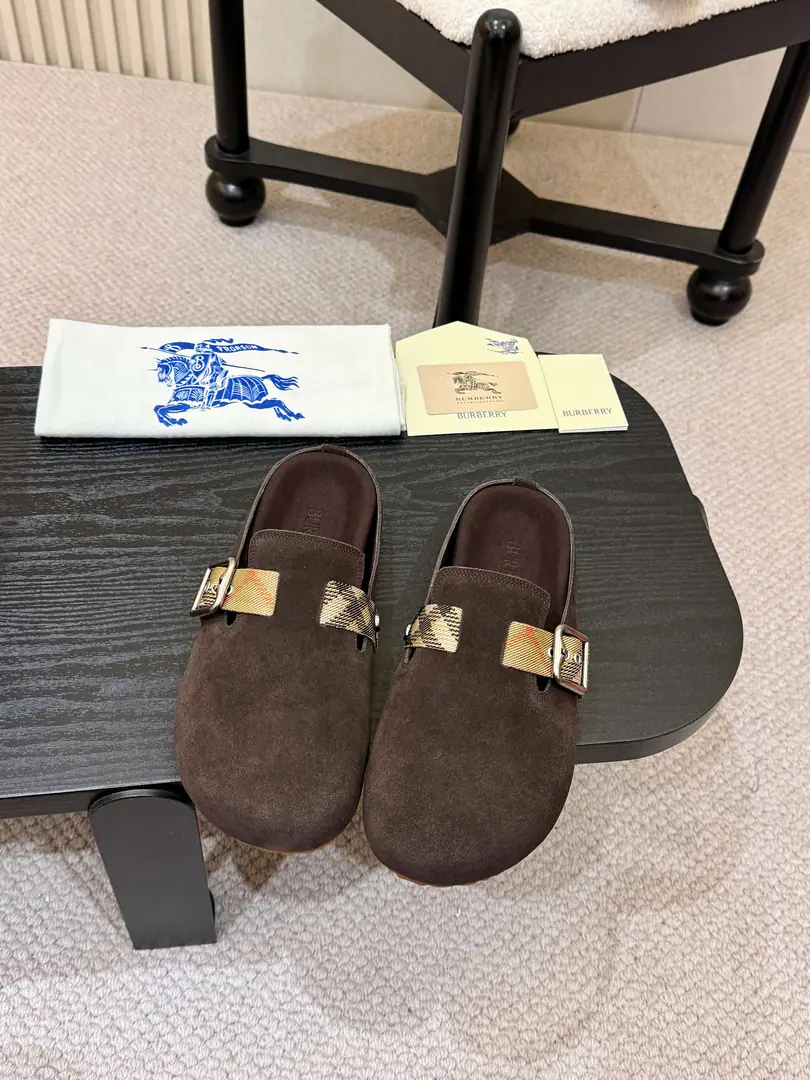 Photo-based man.,Female！ Burberry2025Brickham slippers out of the oven., It's made of soft anti-featur., It's a work of art in Italy.. I'm putting a lot of pressure on the grid., The soles of the pressurized shoes., It's a top-end logo.. & Make modifiable B Font-button Ring, A symbolic sand with decorated flowers. Burberry Gravity. ✅Fabulous.: Pulse ✅Reeb.: In silk cow. ✅Otsumi!: TPU ✅Colours: Black, Brown., Pink, Almond., Coffee.5Colour Optional ✅Codes: Men and women35-45（35,45Custom）