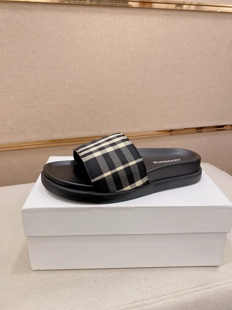 Plant prices: BURBERRY Top-level craft - Boboli. Shoes are synchronized., The original plant was equipped with Italian imported cow flour., High-quality complex integration process, Imported cattle mats., I'm comfortable with air., Shoes under the sole.: The original plant is used for the original base., The original factory and the single. High Quality Welcome to the comparison., Codes 38-44（Make a reservation. 45 ）