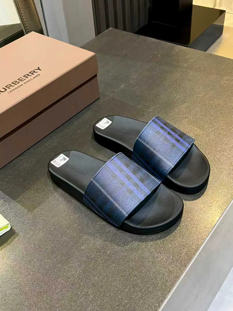 The new slipper in the counter has the branded letter-based logo., And the chief creative director. Riccardo Tisci It's... Burberry First Show Series Name「Kingdom」 Ruler Guide One to one., Pattern5DPrint, Shoe.: %Environmentally friendly polyamide, Shoes under the sole.: %Rubber Setup Design Codes, 36-46