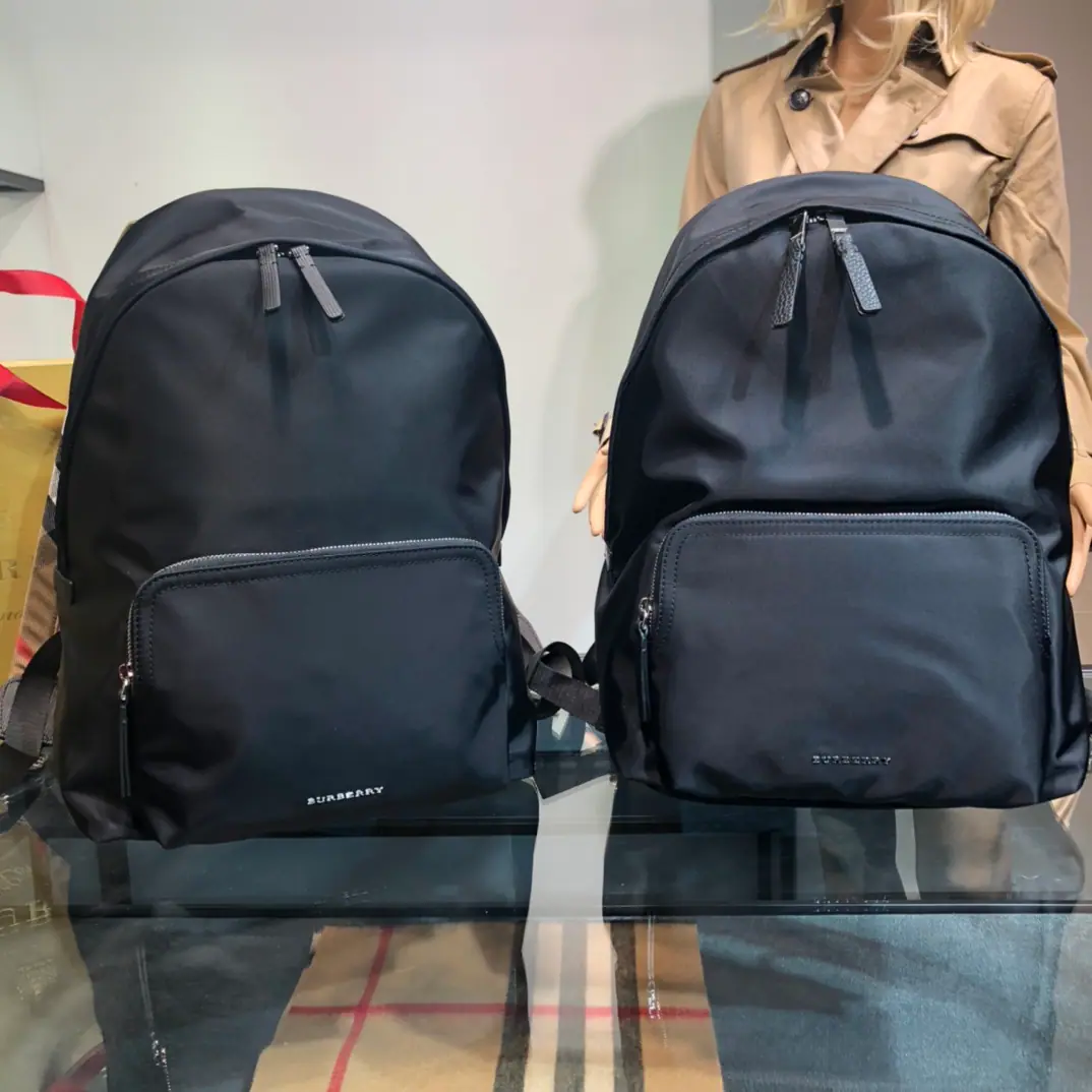 BThe oxen's skin and the shoulder bag., A simple, general style.. Multiple zippers., To facilitate the carrying of personal effects. Sewback tailoring, Provide protective features, With a classic twig strap.. The present is designed with a flow of line senses., It's easy to satisfy a variety of needs., It's the ideal monolith of teleportation.. 29 x 15 x 40cm🌟8911