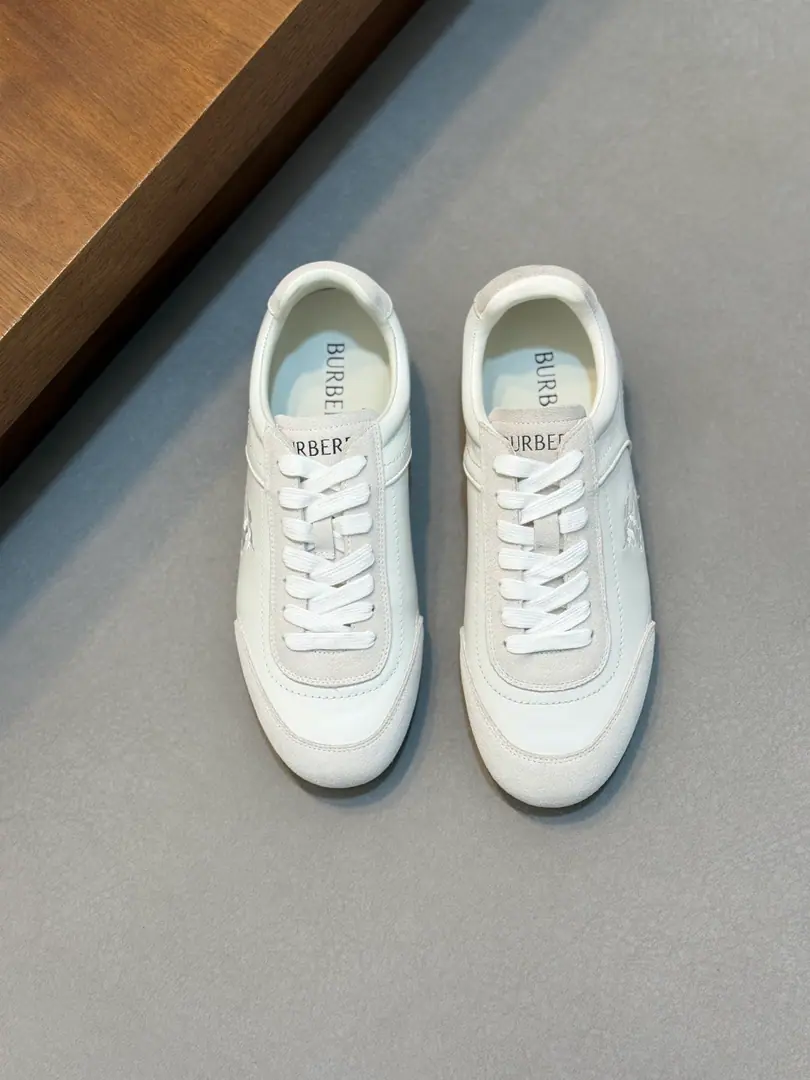 𝐁𝐔𝐑𝐁𝐄𝐑𝐑𝐘# Bobley's new Margo-Little and all the new balconies.·- Boboli.（Burberry）Classic Prototypes It's a really nice shoe.··Knight's blue skates. Finally, I see the latest slanting sneakers really look good., I can do whatever I want. Sports shoes, It's made of cotton-combined fabric.. Made in Italian craftsmen., Decorative Swirl Burberry Gear. With a lined and twig shoelace on the eye of the net., The rubber shoe bottom is a collection. Burberry Letter logo. From Burberry The classics., The necessary provision for the closet is interpreted in a branded style.. The knight's logo is on the side of round-shoes and tongue.（EKD）Label leather shoes mats, Shoes bottom strap. Burberry Letter logo size: 38-44（38, 45, 46Do it.）