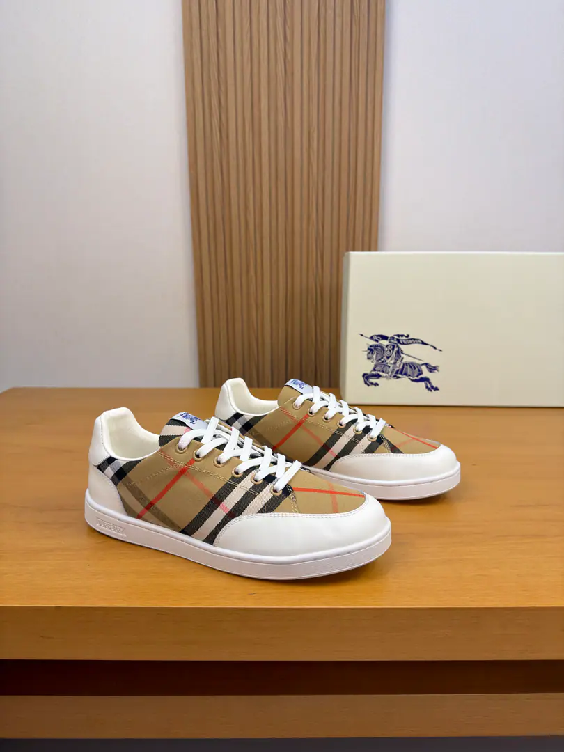 【 BURBERRY】- Boboli. High-end quality Original List·Leisure sports shoes Shoe.: Imports🔝Napa Skin., Brand totems., Shoe tongue..The brand of the car.logoCursor, Back up..Air pressure brand totem Uchi.: Water-tied cow skin. Otsumi!: It's so light.TPRRubber; Form Super-high-quality control.·- I'm doing a little work.: Highlight(High-end·- How expensive.·Slot) Size: 38-44（45, Make a reservation.)·BBR0157