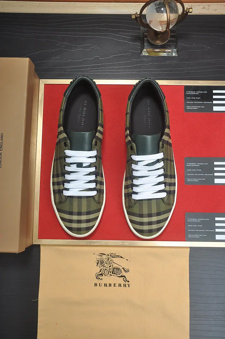 Get out of the factory. 【burberry- Boboli.】（In the cow's skin.）Classic low-band sneakers.｜Imported cattle skin with classic glycerine.｜In the cow's skin.｜Original Base｜The finest things to wear are comforts. Size: 38-44（45Do it.）