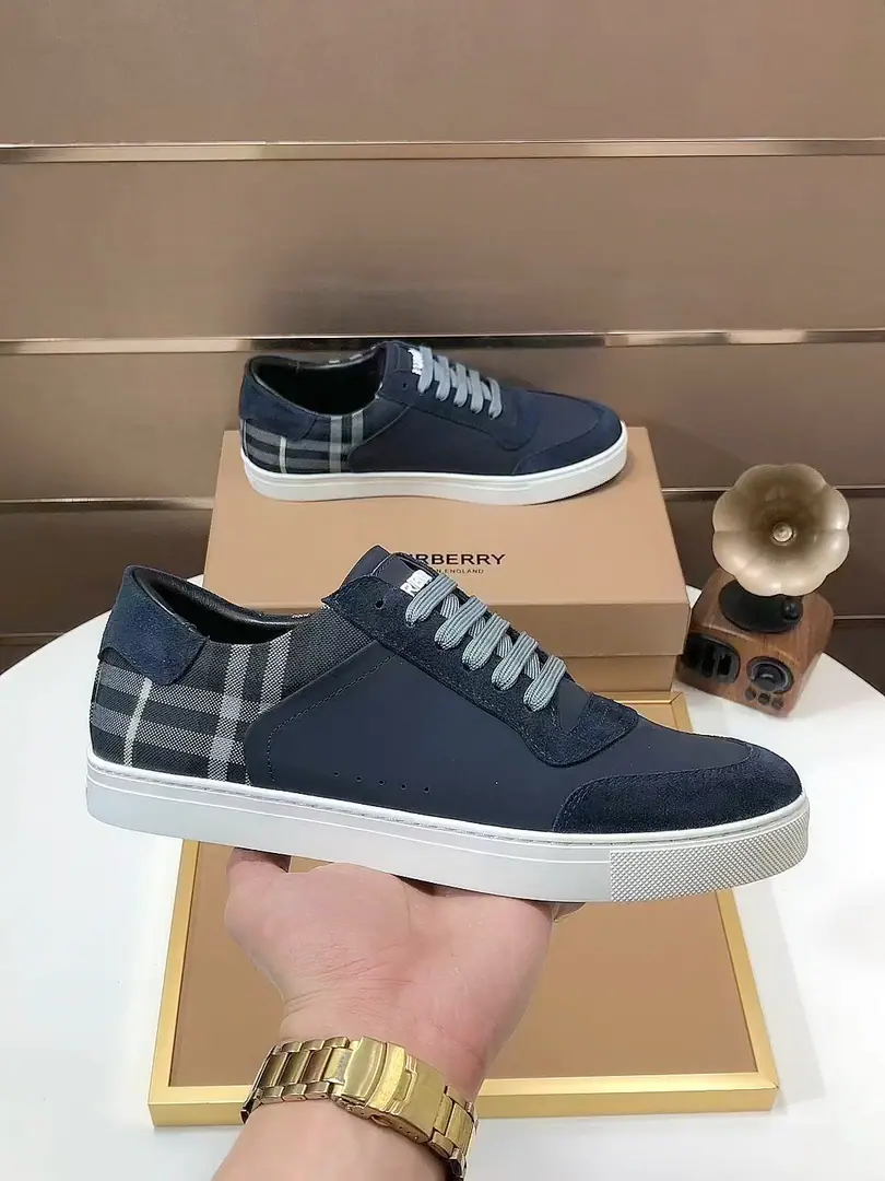 Plant 【burberry- Boboli.】Classic low-band sneakers.｜Imported cattle skin with classic glycerine.｜In the sheep's skin.｜Original Base｜The finest things to wear are comforts. Size: 38-44（45Do it.）