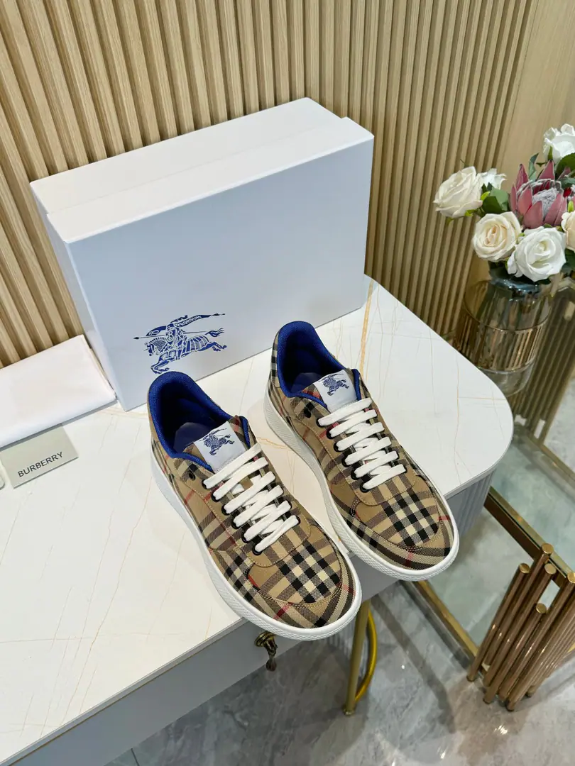 The price of the plant is men's.,Female Dollar！ Burberry2024The money's coming out., Three years of classic grids back., A hundred., Decorative Swirl Burberry Gear. With a lined and twig shoelace on the eye of the net., The rubber shoe bottom is a collection. Burberry Letter logo. From Burberry The classics., The necessary provision for the closet is interpreted in a branded style.. ✅Fabulous.: Classic cotton.+Silk cow skin. ✅Reeb.: Inside the original plate., The silk cow has feet. ✅Otsumi!: TPU ✅Colours: - It's a migraine. ✅Codes: Men39-45（45Custom）