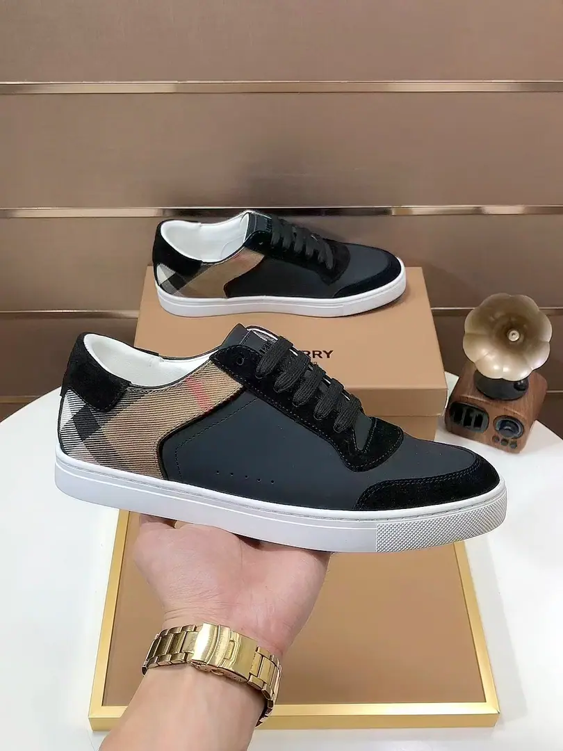 Plant 【burberry- Boboli.】Classic low-band sneakers.｜Imported cattle skin with classic glycerine.｜In the sheep's skin.｜Original Base｜The finest things to wear are comforts. Size: 38-44（45Do it.）