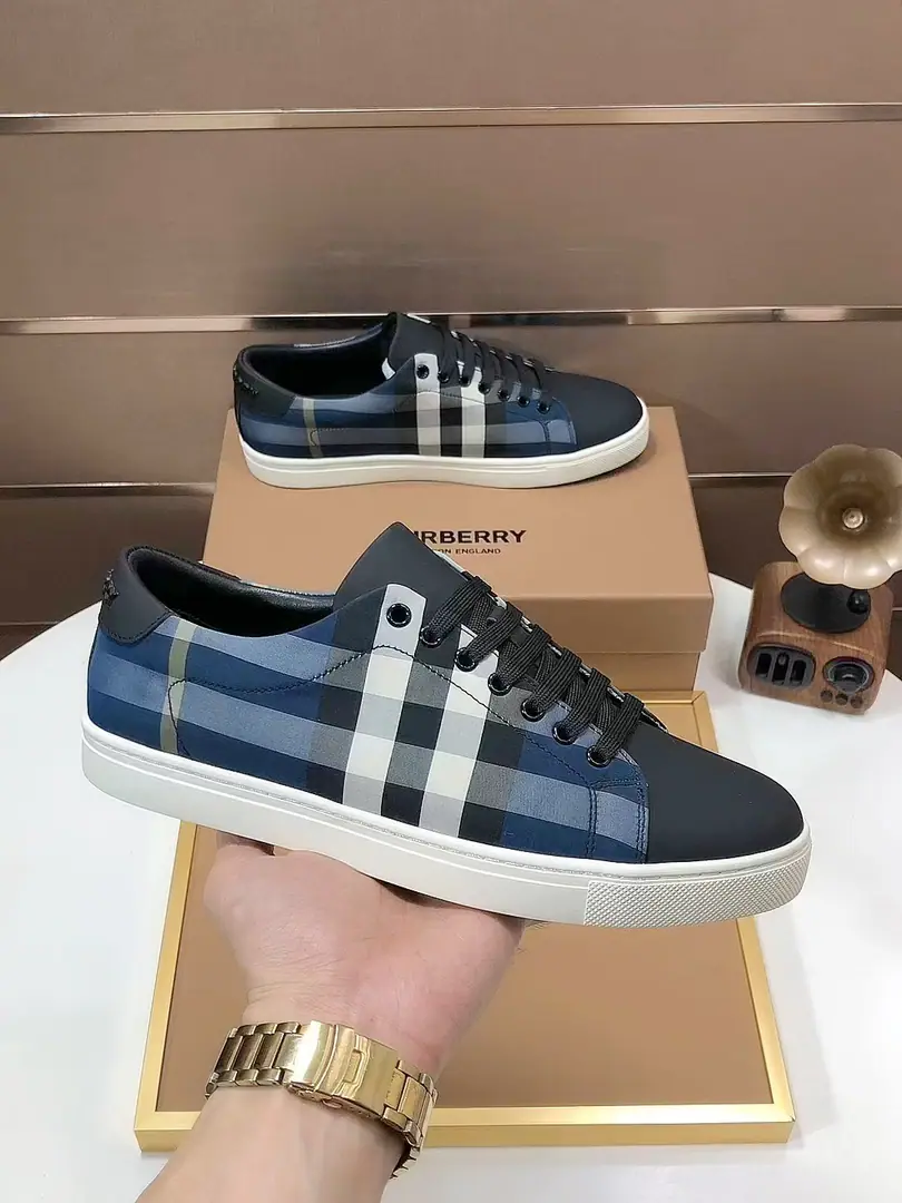 Plant 【burberry- Boboli.】Classic low-band sneakers.｜Imported cattle skin with classic glycerine.｜In the sheep's skin.｜Original Base｜The finest things to wear are comforts. Size: 38-44（45Do it.）