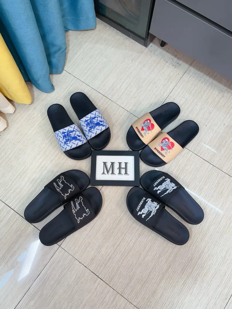 Get out of the factory.🌸🌸【Burberry】The new slipper from Barboli is a perfect job.！🔥Perfectly shaped top quality.🙈Slipper-resistant, high-end rubber floor.👣I'm a good shoeman., Standard size: 38-45 👉