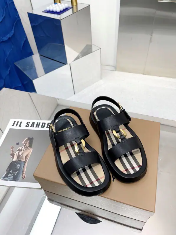 Men's clothing(39-44No re-election.44.45)🌈🌈🌈BurberryBobley.2022The year-old primed silk slippers.🔥🔥, Recite the purchase board, 🌸🌸🌸The only one who can be a big shot. 🌺🌺 ✅Fabulous.: Cotton ✅Reeb.: In the sheep's skin. 🌸🌸 ✅Otsumi!: Rubber XPU 🍎🍎✅Colours: Brown. ✅Codes: 35-40, （40.41.42No re-election.）